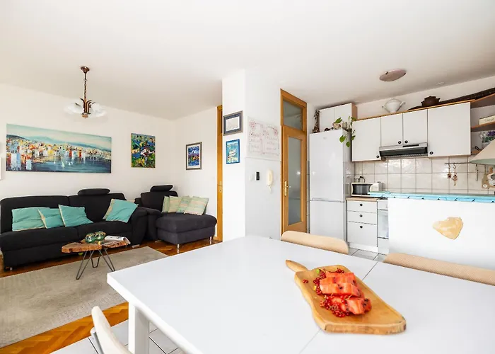 Seaside Two-floor Heaven Split